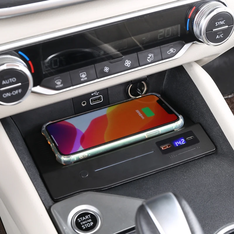 

For Nissan Teana Altima 2019 2020 2021 15W fast car QI wireless charger phone charger charging plate charging holder