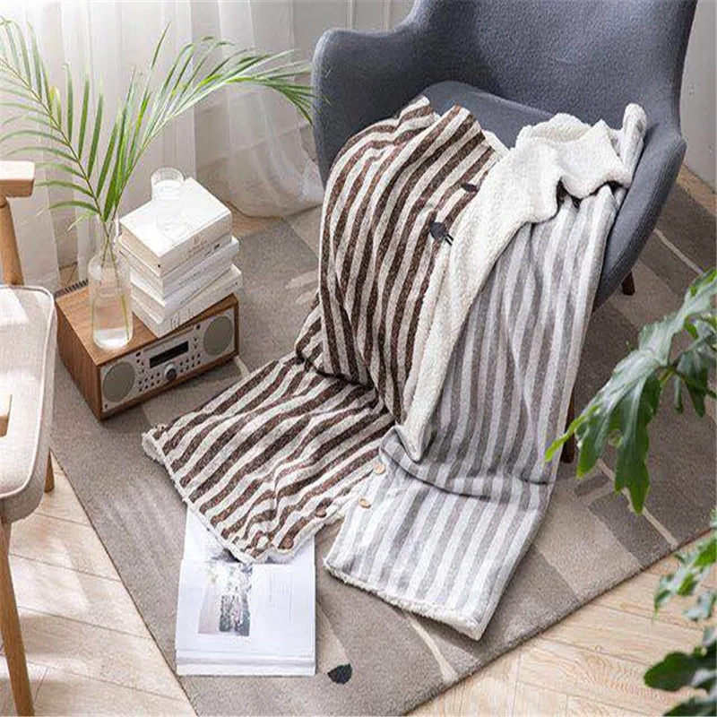 

80*135 см японское осенне-зимнее многофункциональное теплое покрытое одеяло из искусственного овечьего меха брикет пригодное для носки вязан...