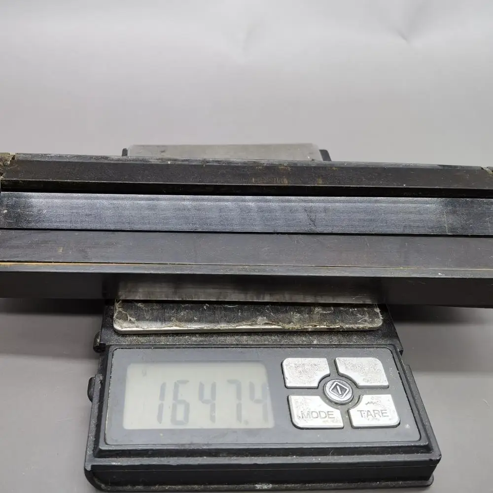 

Exquisite brass ornaments (Confucius. Analects of Confucius)