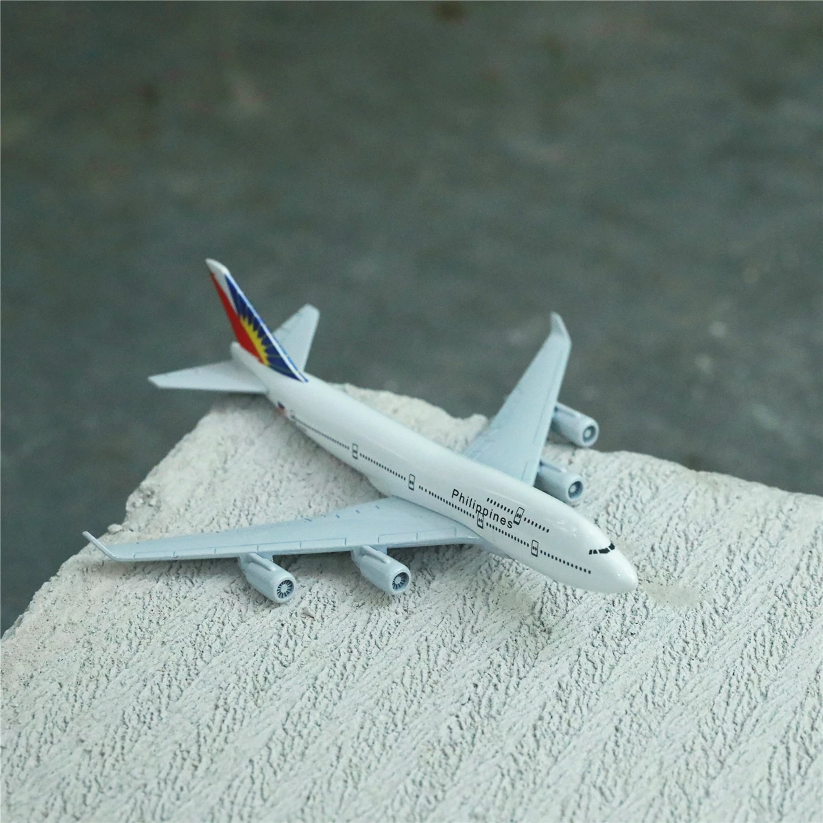 

Malaysia Airlines B747 Airplane Diecast Aircraft Model 6" Metal Plane Aeroplane Home Office Decor Mini Moto Toys for Children