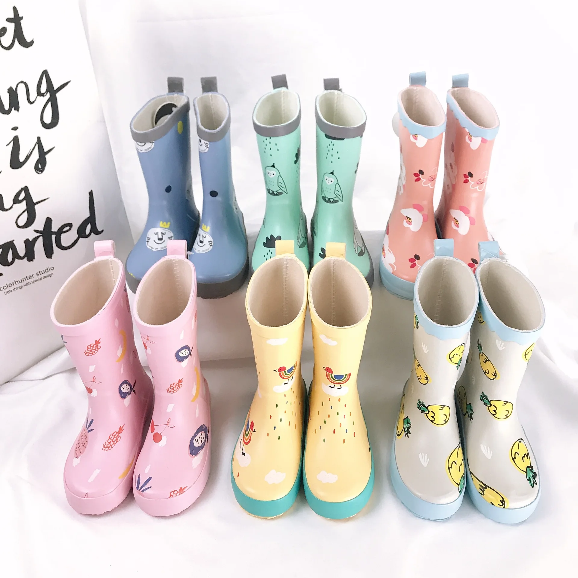 

Children's rain shoes cartoon pattern boys' and girls' middle tube waterproof boots are fashionable, non slip and comfortable