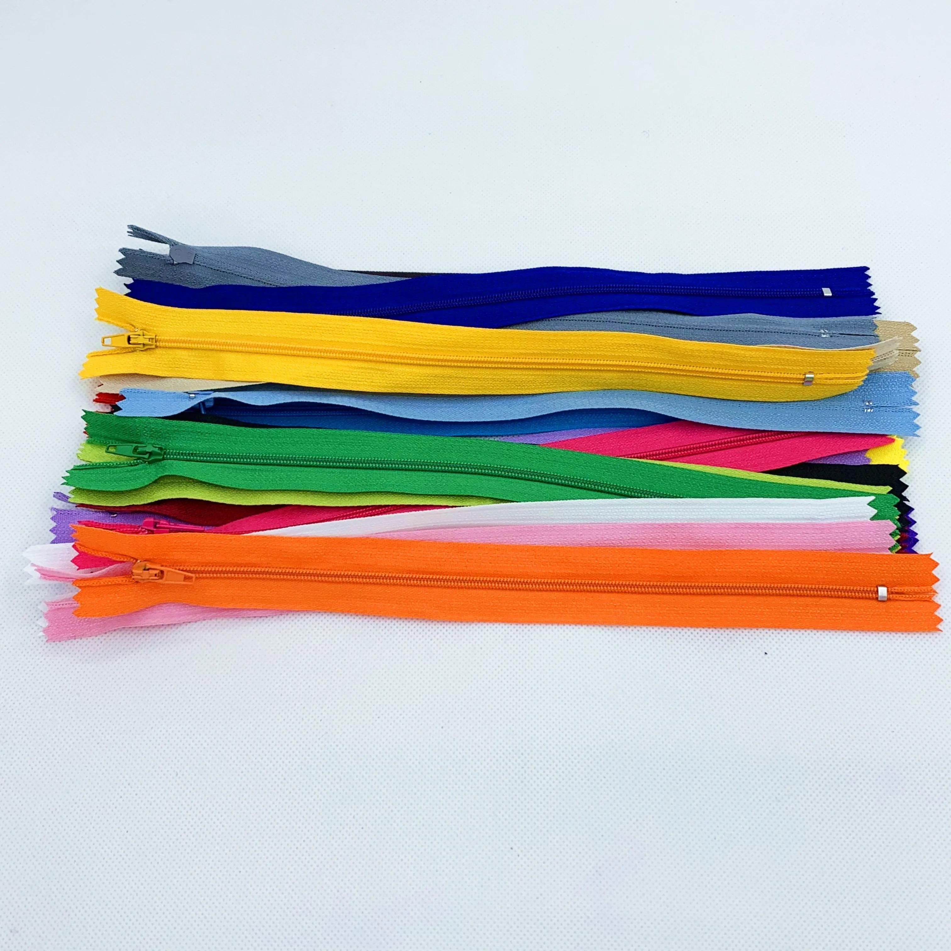 

10pcs 3#10-60cm (4inch-24 Inch)Closed Nylon Coil Zippers for Tailor Sewing Crafts Bulk 20 Colors