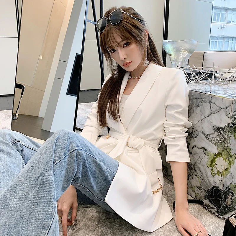 

2021 spring and Autumn New Korean fried Street white suit coat women's loose small suit top