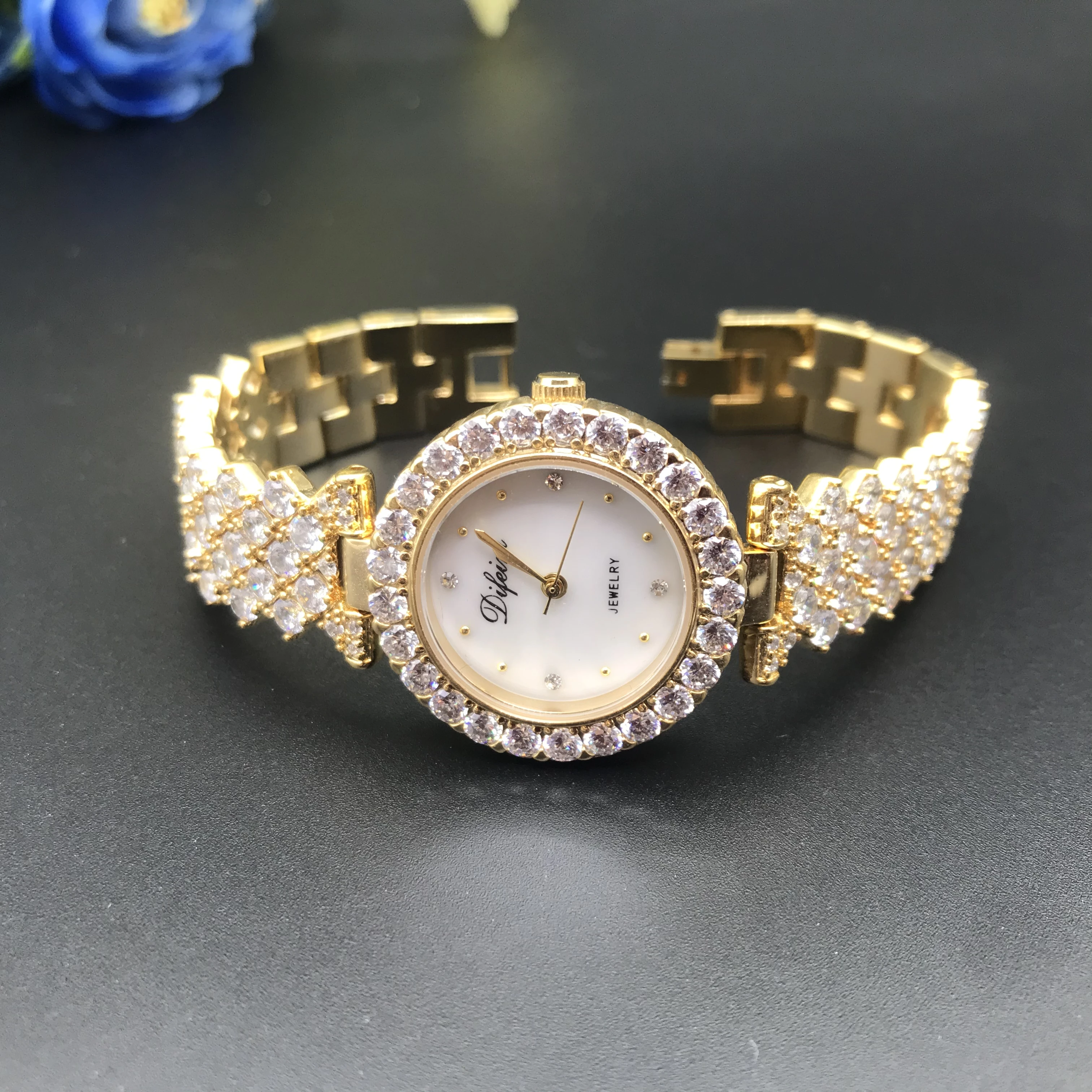 

Fashion Women Full Crystals Jewelry Watches Luxury Rhinestone Bracelet Watch Waterproof Quartz Roman Wrist watch Lotus