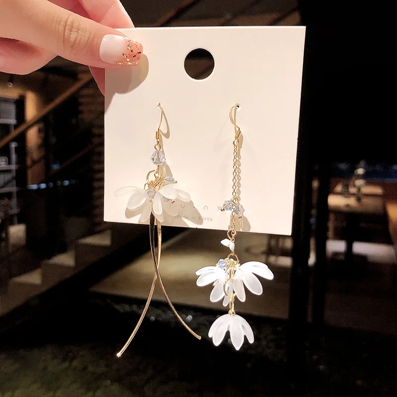 

Wholesale New Fashion Earrings Flower Tassel Asymmetric Earrings for Women Long Stud Eardrops Jewelry Gift