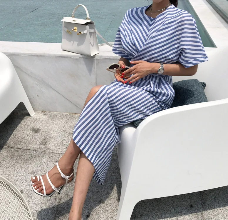 Женское платье с круглым вырезом LANMREM свободное корейское в полоску короткими