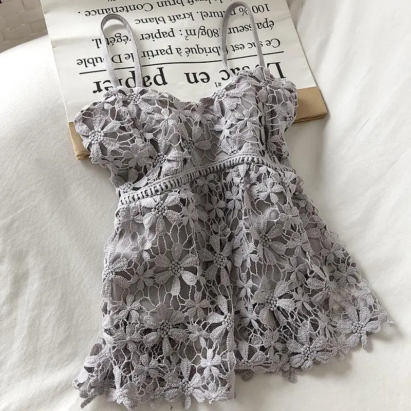 

Summer new Korean fashion hollowed out hook flower V-neck short lace small sling show thin waistcoat
