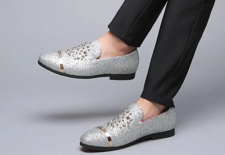 Новинка Модные мужские серебристые кожаные туфли с заклепками Туфли оксфорды на