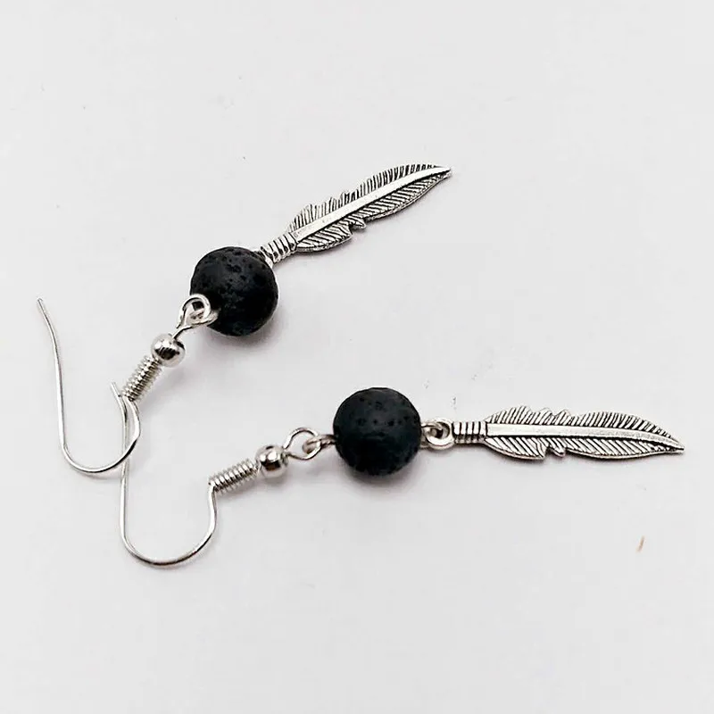 Черный камень из вулканической лавы серьги с перьями очаровательные сделай сам