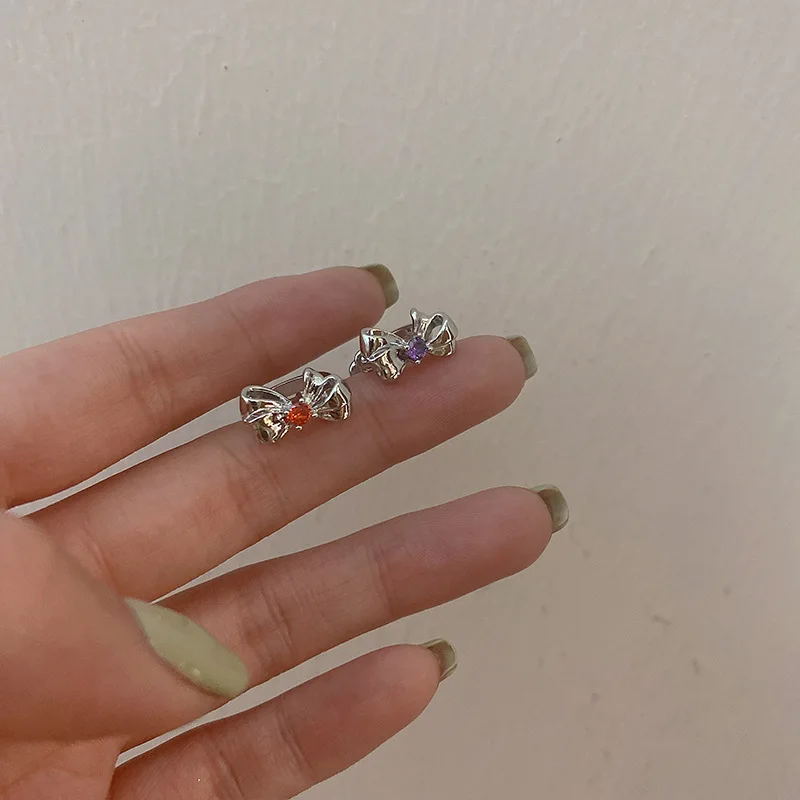 

Minority Design Zircon Metal Bow Earbone Clip Women's Simple and Versatile Temperament Ear Stud Earrings Without Ear Holes