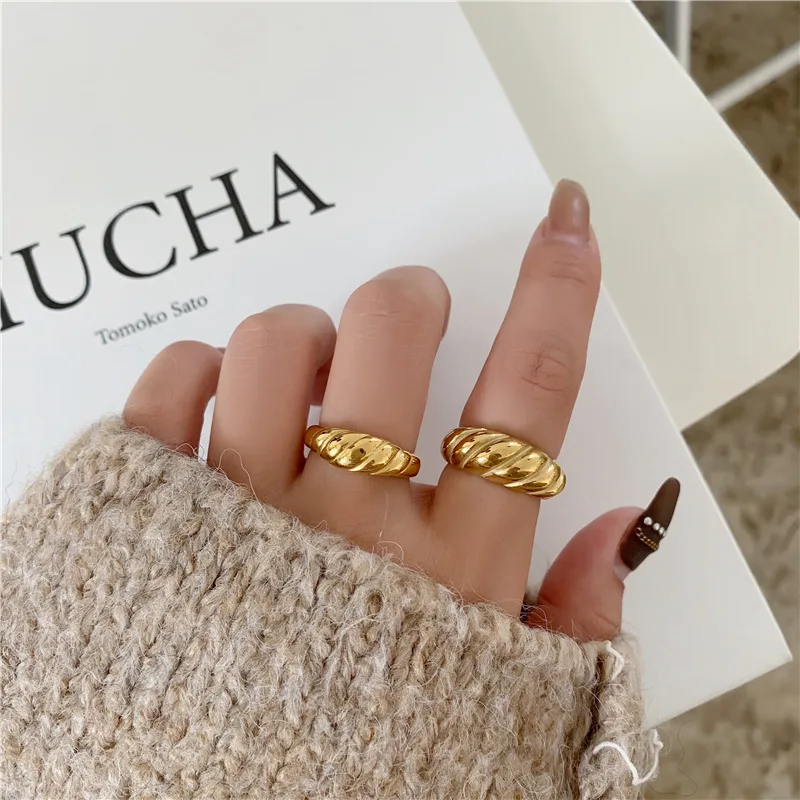 

YUN RUO 2021 316 L Titanium Steel Bread Ring Female 18 k Gold Plated Fashion Personality Wide Version Design Ring Water Proof