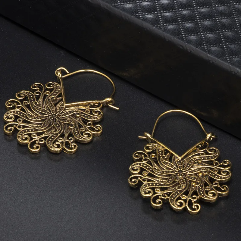 

2021 Jewelry Gifts Women Retro Hollow Flower Peacock Earrings