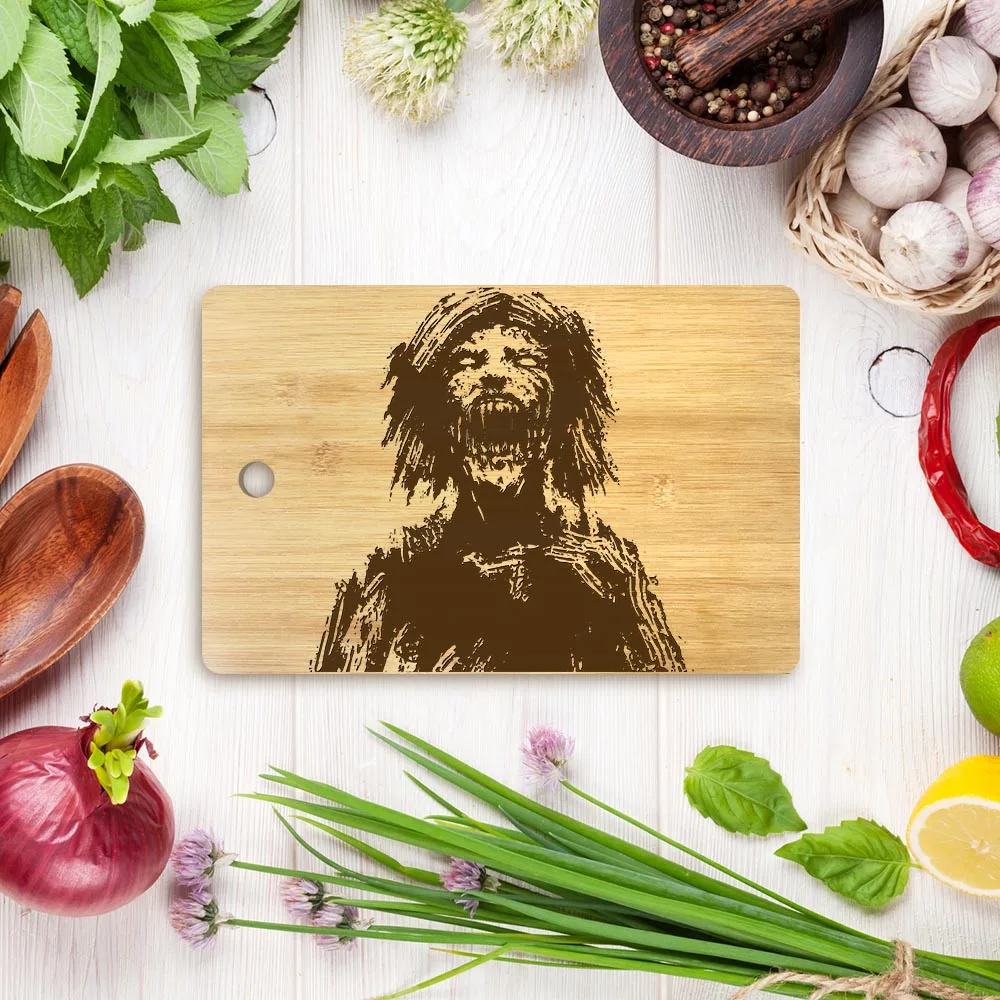 Разделочная доска с персонализированной гравировкой в виде головы зомби