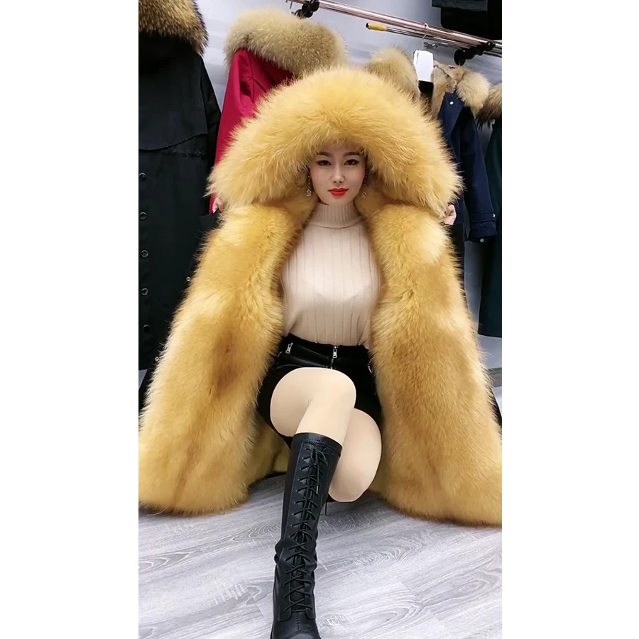 

Женская зимняя парка с натуральным мехом