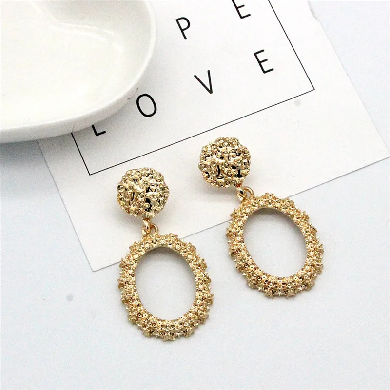 Большие индивидуальные металлические круглые серьги в европейском и