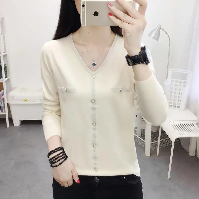 

Spring and autumn clothing 2021 fashion new women loose V-neck long-sleeved sweater women's inner knit pullover top
