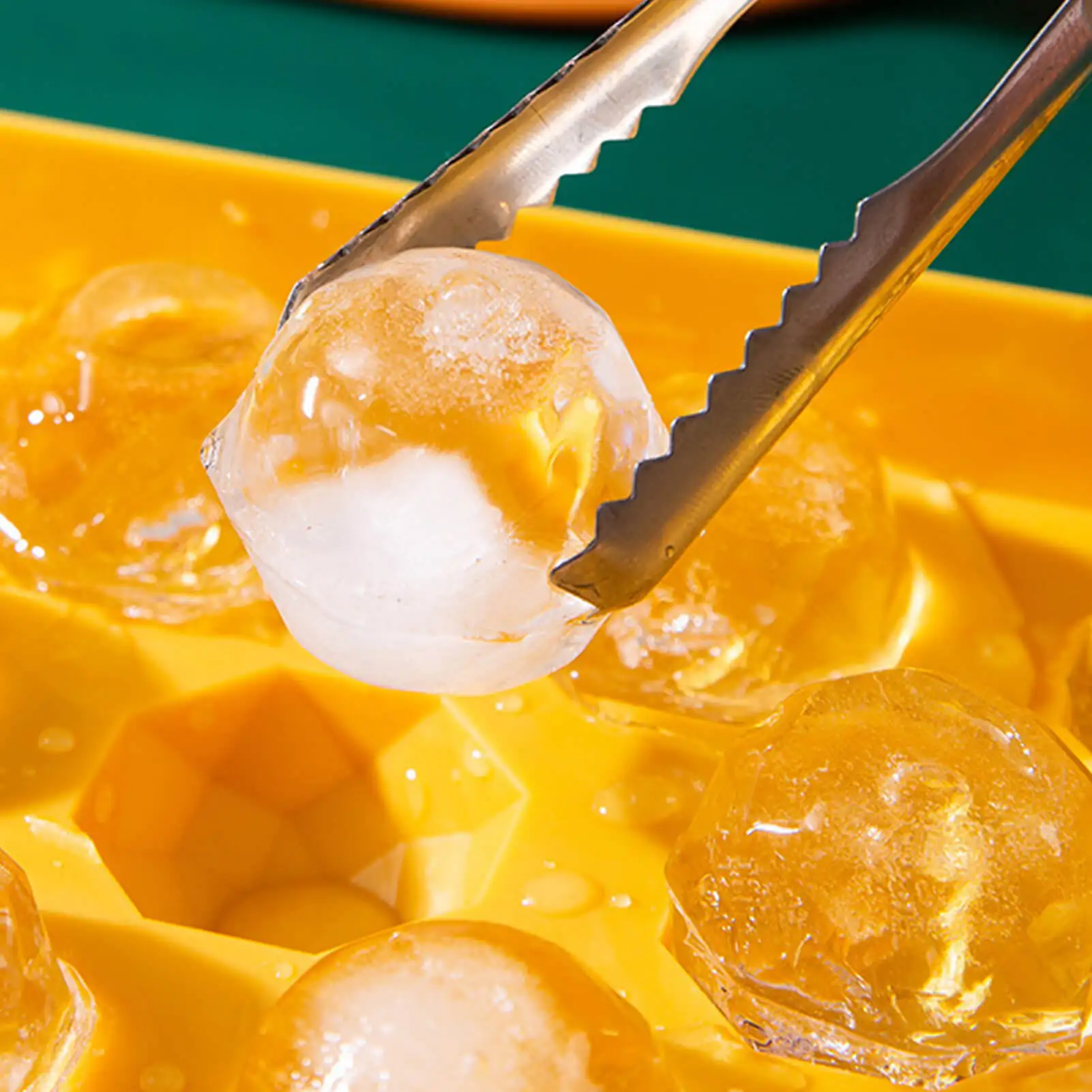 

Ice Cube Mold Ice Cube Tray With Lid Plastic Ice Cube Mold Spherical Ice Box Cocktail Whiskey Ice Ball Maker Tray Bar Supplies