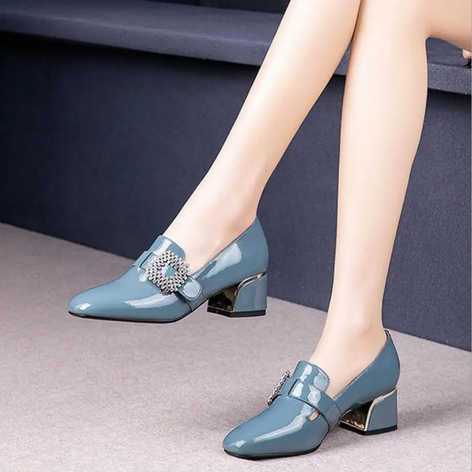 

2021 женские Лакированная кожа женские туфли-лодочки женские рессорный хомут с украшением в виде кристаллов, без шнуровки, туфли на квадратно...