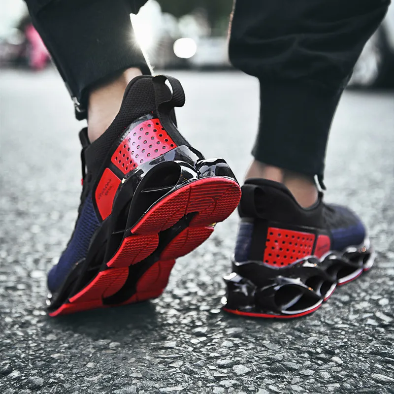 Мужская Спортивная обувь размера плюс с амортизатором черного и золотого цвета