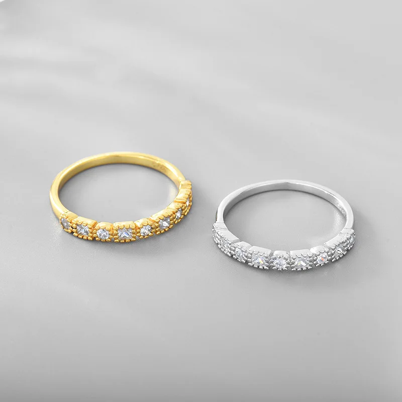 

Женское кольцо из серебра 925 пробы, с цирконом