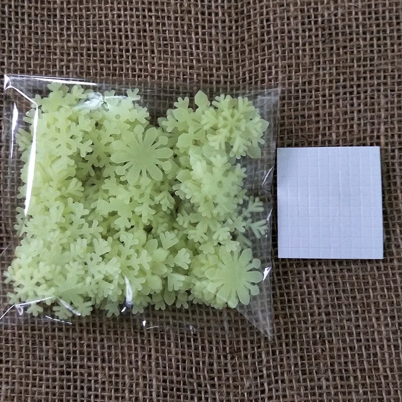 50 шт. флуоресцентные светится в темноте звезды настенные стикеры снежинки для