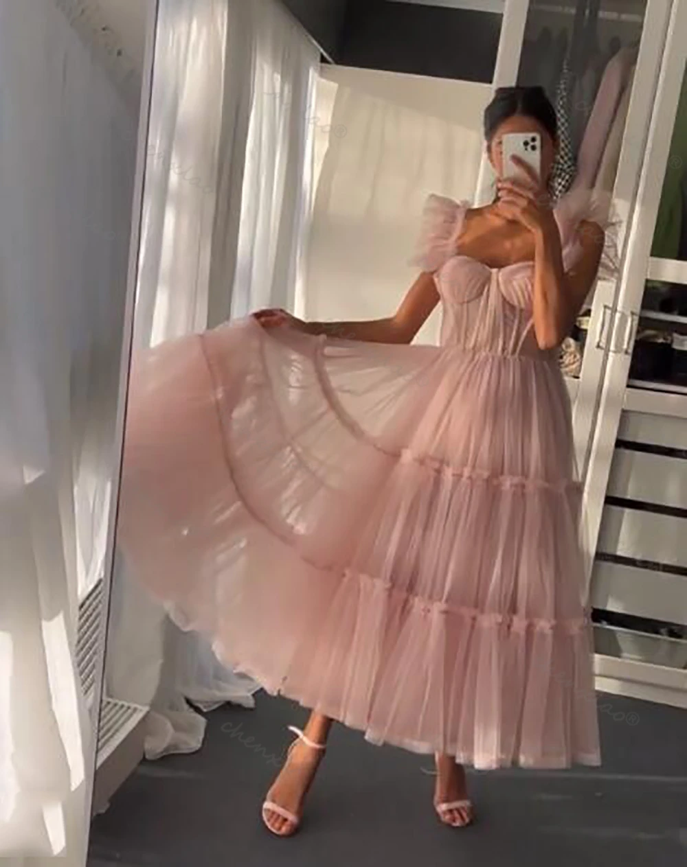 

Chenxiao Simple Light Pink Short Prom Dresses Spaghetti Straps Tiered Tulle Prom Gowns Sweeheart Tea-Length Wedding Party Dress