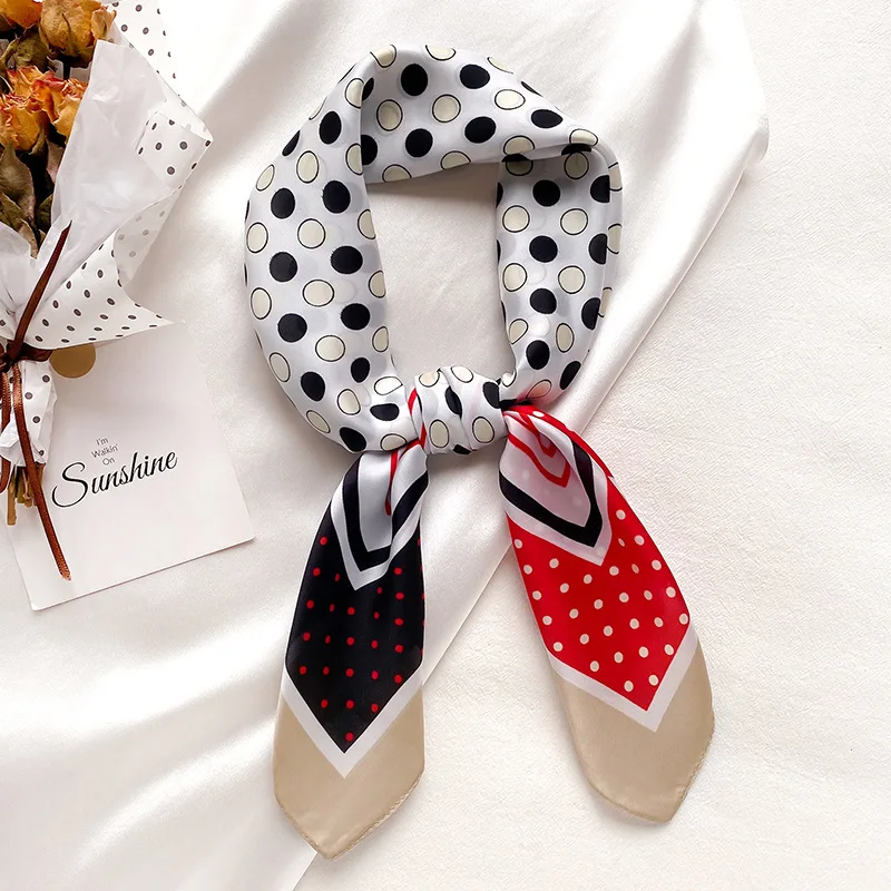 Платок женский Шелковый в горошек 70 см с принтом квадратный весна 2021