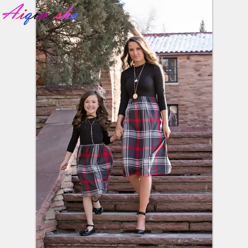 Рождественские одинаковые платья для мамы и дочки Пляжная одежда в клетку