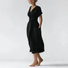 Модные элегантные черные платья макси с высокой талией, женское повседневное однотонное платье с V-образным вырезом, карманами и коротким рукавом, базовое повседневное длинное платье
