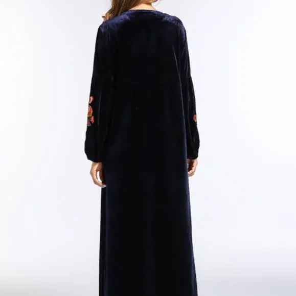 Женское платье макси с вышивкой вельветовое зимнее Абая теплое платья