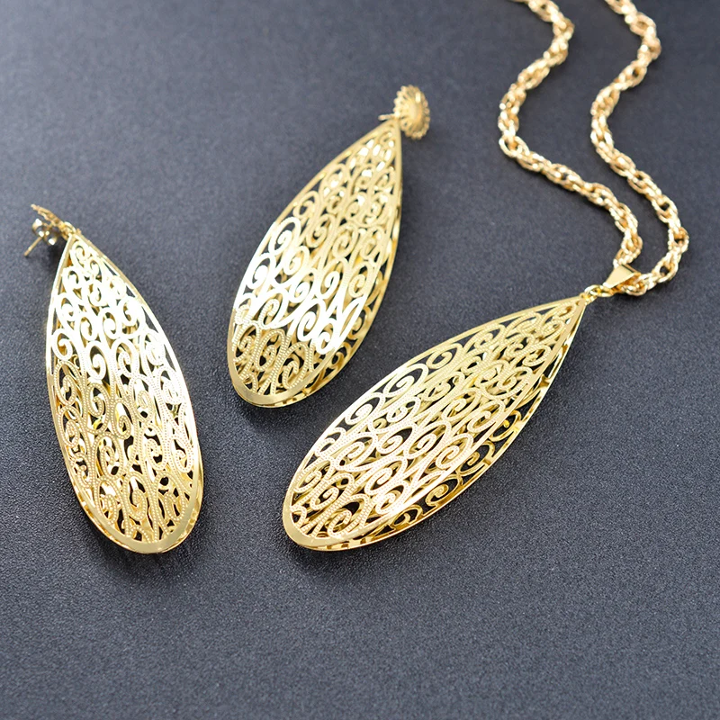 Комплект из колье и серёг с подвеской в виде цветка|Ювелирные наборы| |