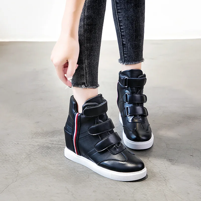 black leather shoes Новые женские кроссовки; сезон весна-осень; обувь из искусственной кожи; женская обувь на платформе, визуально увеличивающая рост; кроссовки на толстой подошве; кроссовки размера плюс - Цвет: black leather shoes