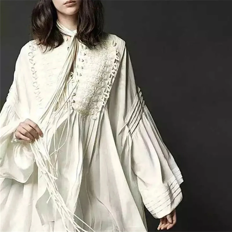 Женское платье с вышивкой TWOTWINSTYLE однотонное мини-платье рукавами-фонариками и