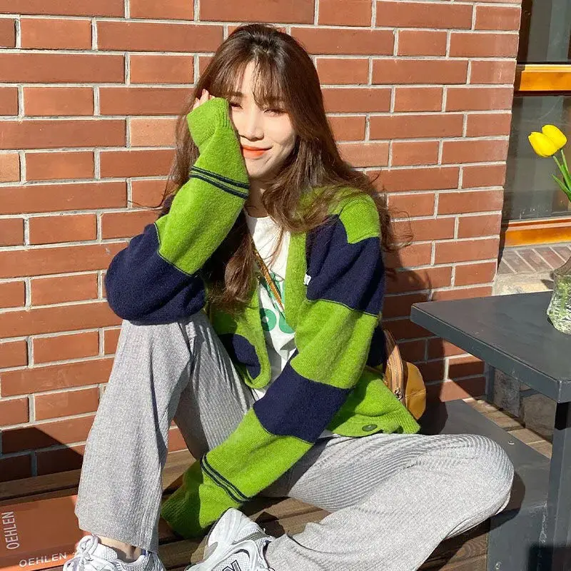 

Striped Knitted V-neck Cardigan Sweater Women Wear the New Korean Loose Student Coat in Autumn, Lazy Coat