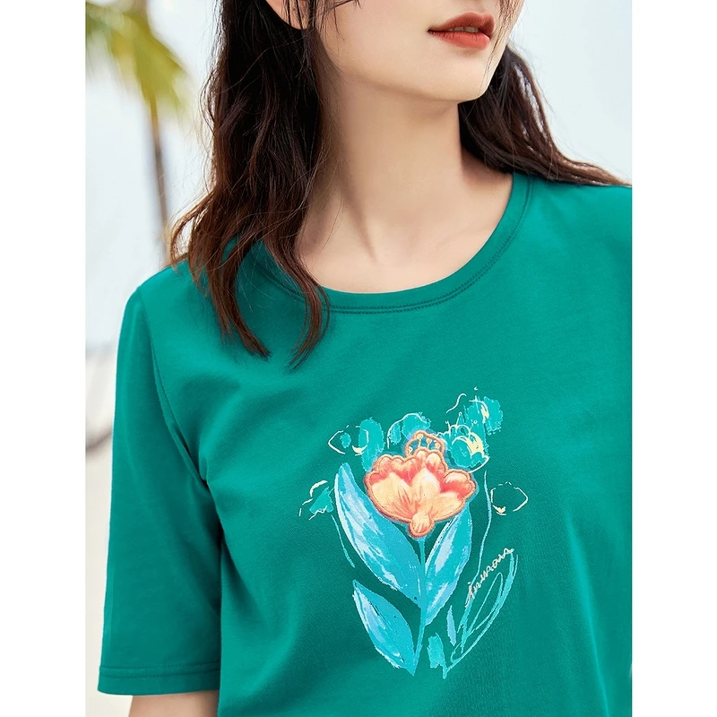 Женская хлопковая футболка с коротким рукавом круглым вырезом и вышивкой -