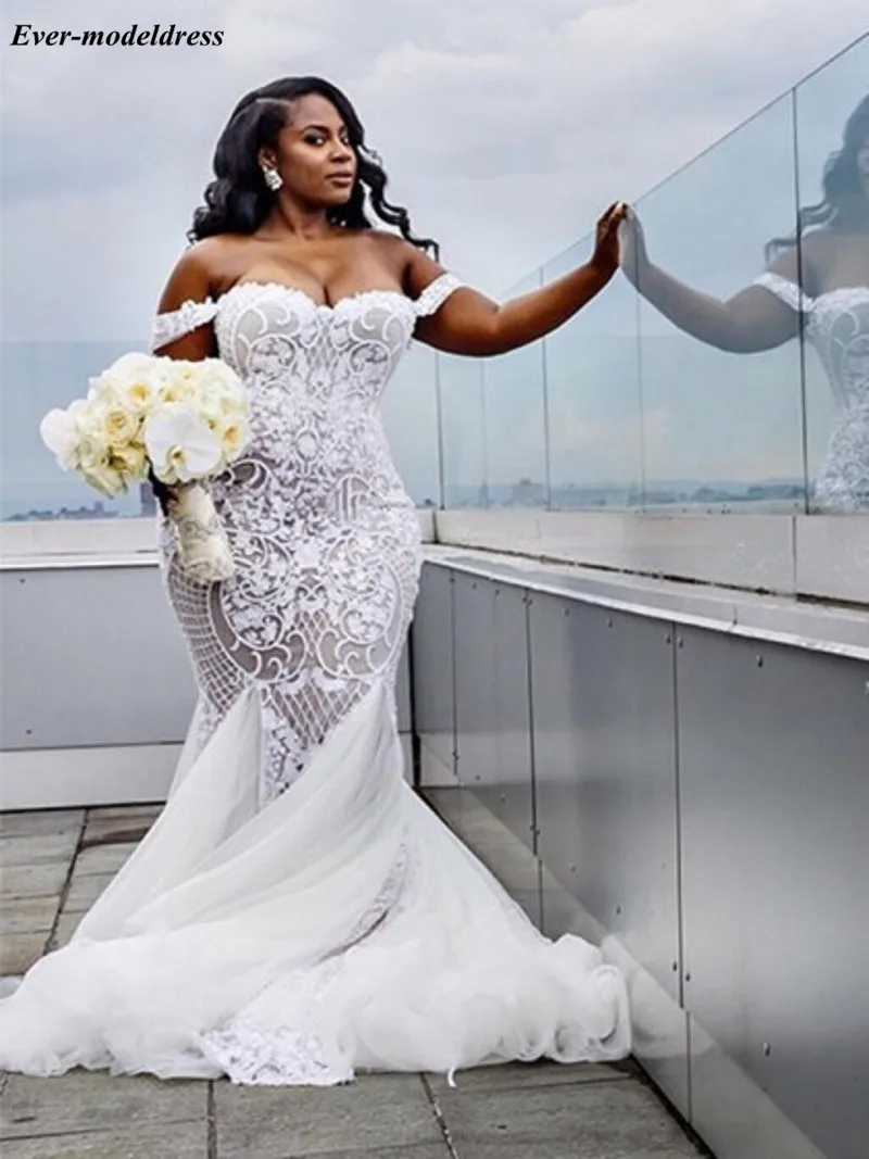 С открытыми плечами Свадебные платья Русалочки размера плюс с кружевной аппликацией, со шнуровкой на спине развертки поезд в африканском стиле; свадебные платья; Robe De Mariage