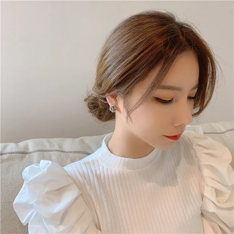 

2021 New Fashion Korea Rose Flowers Temperament Stud Earrings Senior Elegant Lovely Fine Trend Crystal Women Earrings