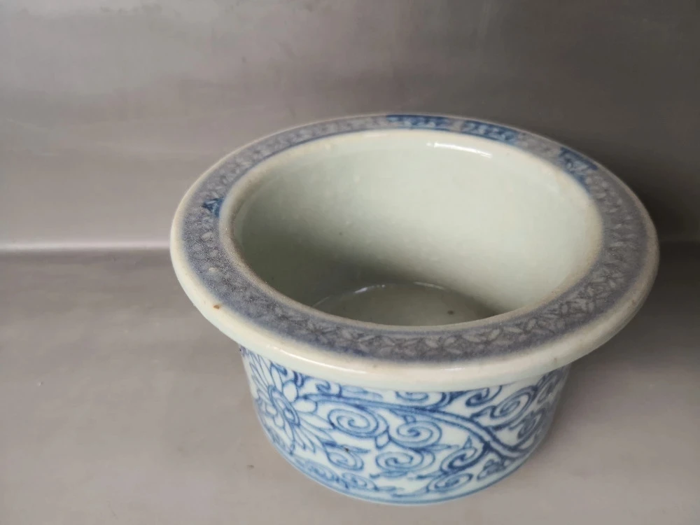 China Old Porcelain Blue And White Flowerpot