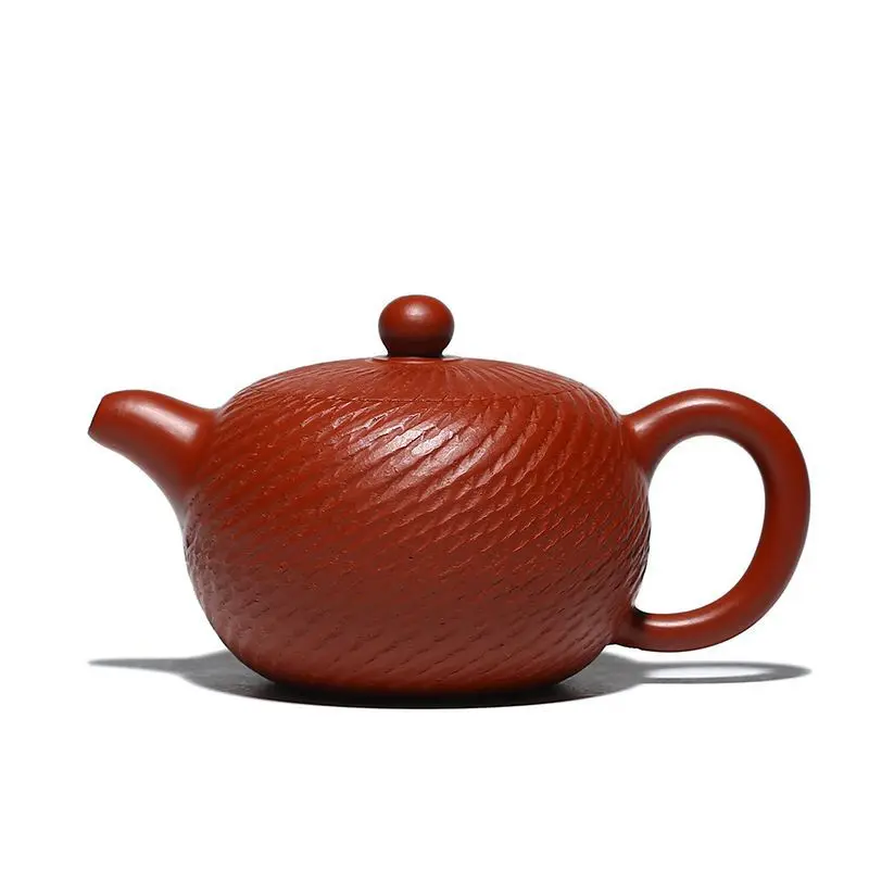 

A pearl red teapot in rain