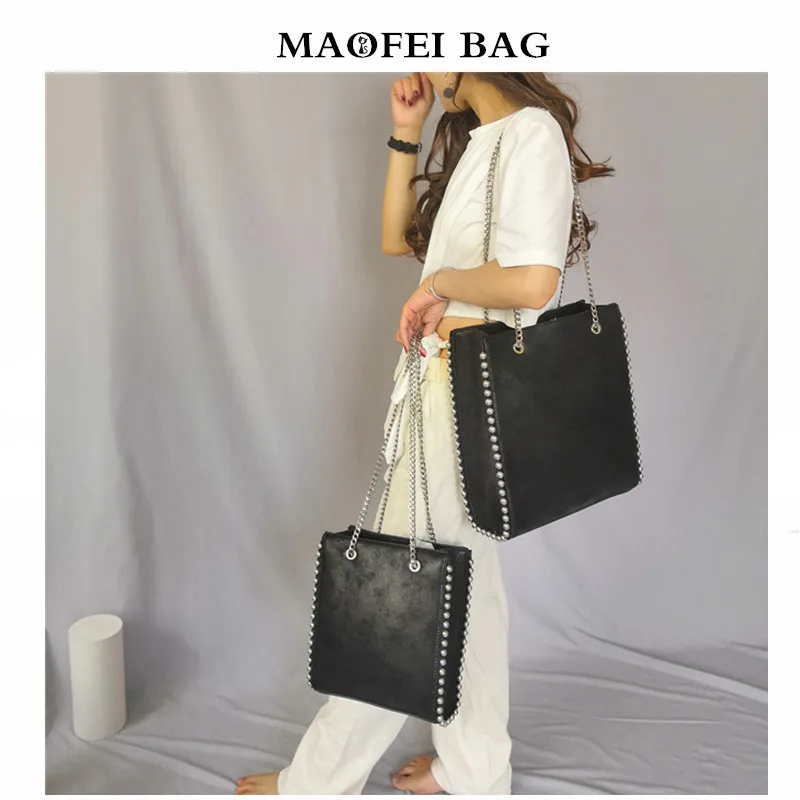 Большая вместительная сумка-тоут в стиле ретро с цепочками и заклепками женские