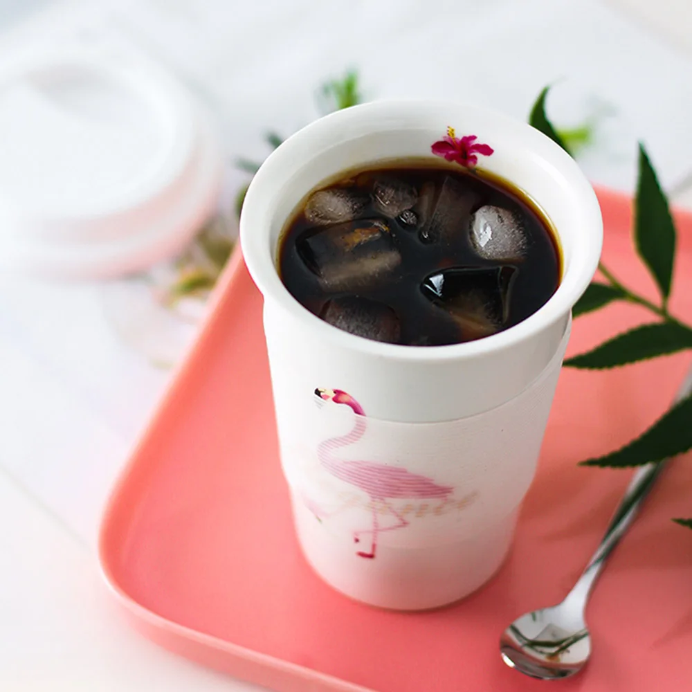 Керамическая кофейная кружка с фламинго и силиконовой крышкой белые