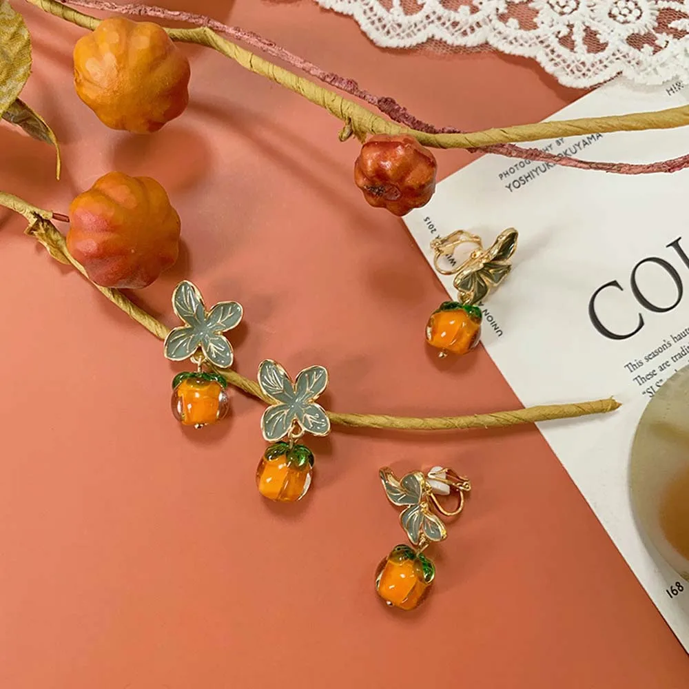 Маленькая свежая девочка серьги в стиле ретро капельки виде цветка с жиром