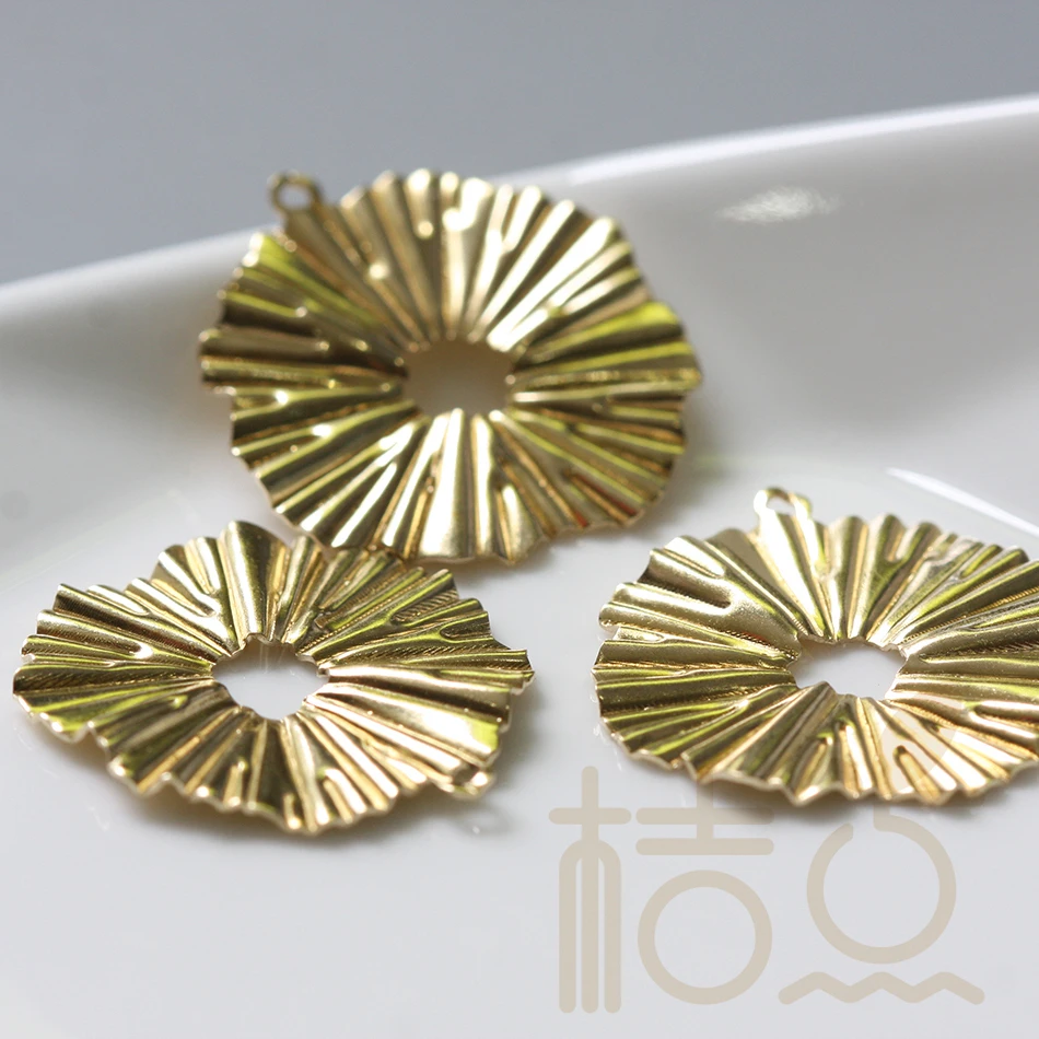 

Solid Brass Textured Charm - 25.4x24mm (4187C)
