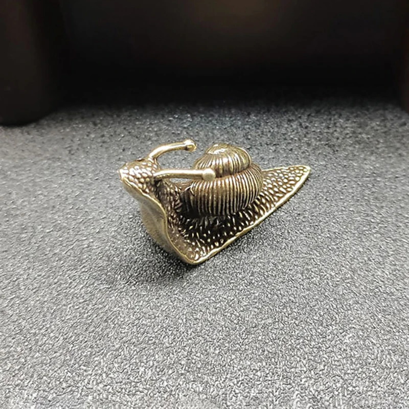

Миниатюрные фигурки улиток из меди