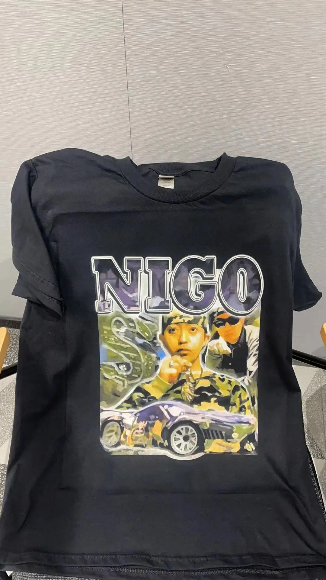 

Gildan 210g heavyweight black T-shirt