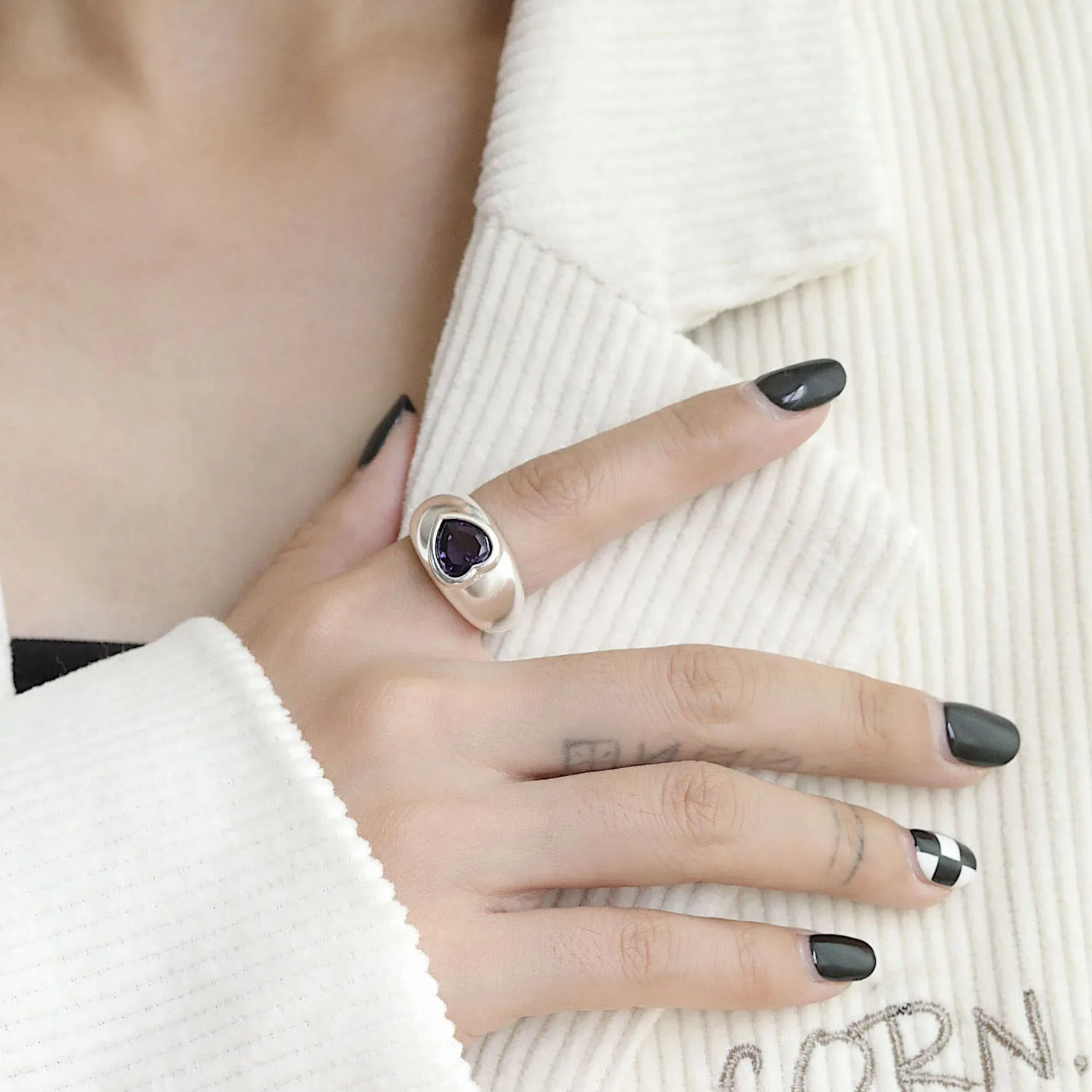 

2021 Fashion Korean Version Of 925 Silver Color Sparkling Zircon Ring Retro Heart Adjustable Index Finger Ring For Women Jewelry