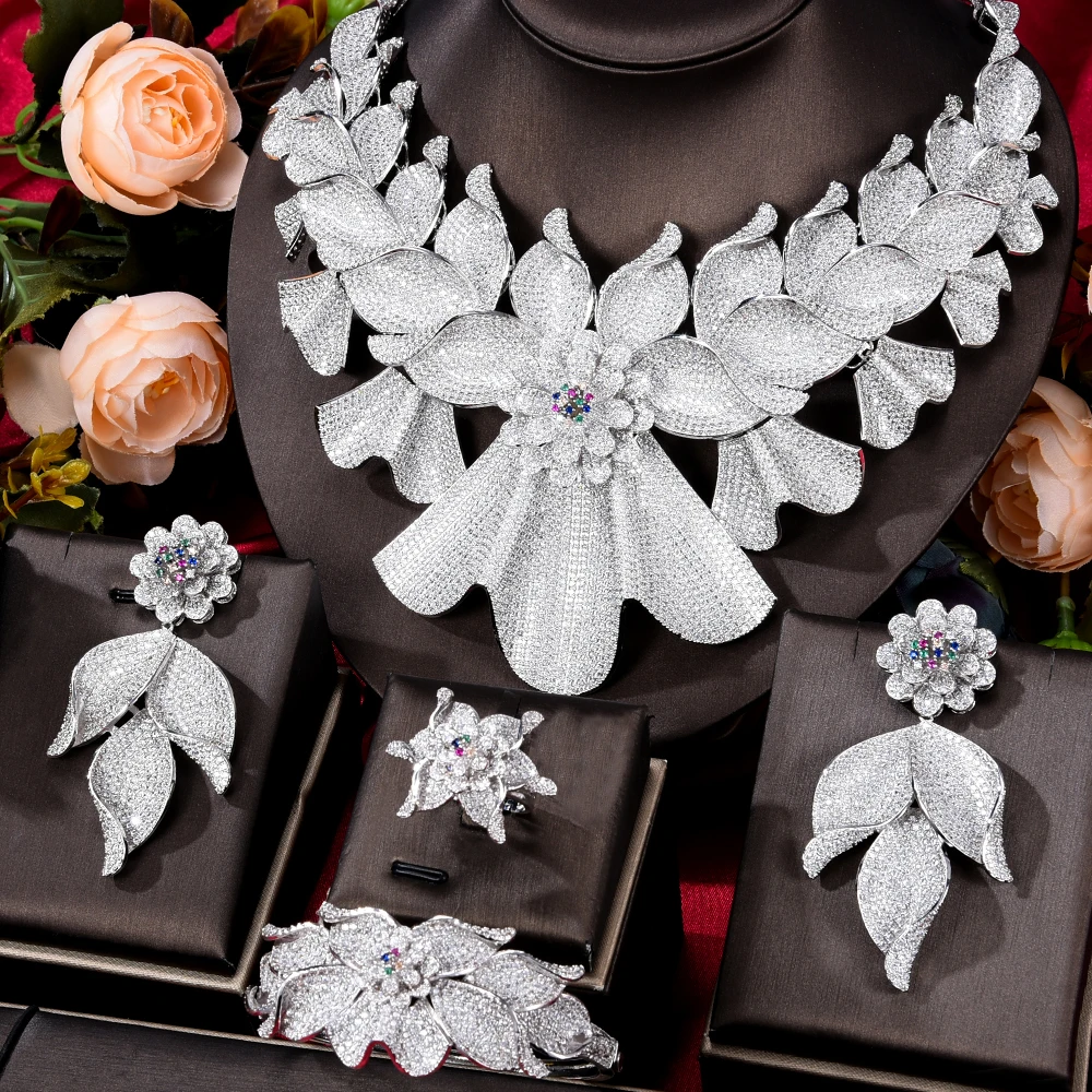 Комплект из колье и серёг с кольцом