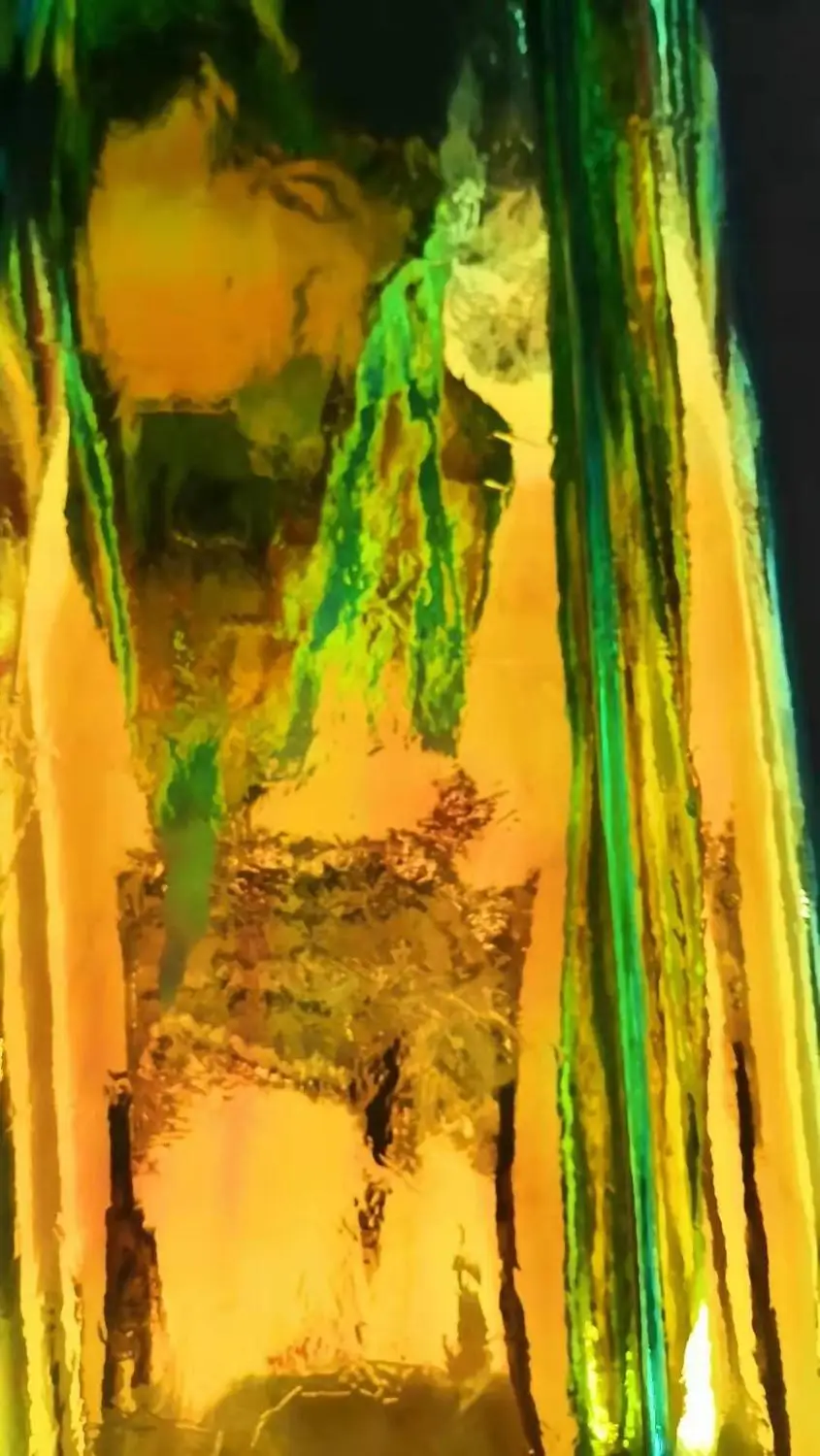 Голографическая зеркальная поверхность из натуральной воловьей кожи Farbic в