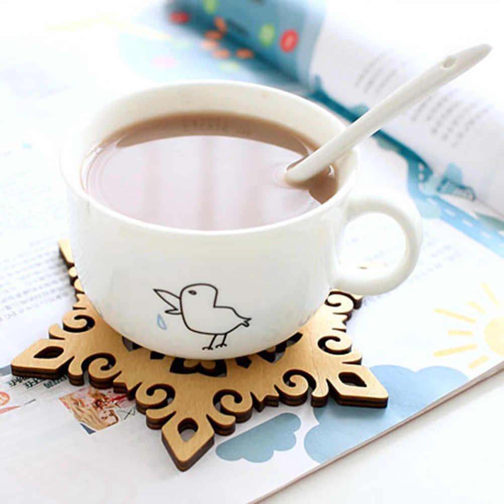 Деревянные подставки для рождественских кружек со снежинками шикарный