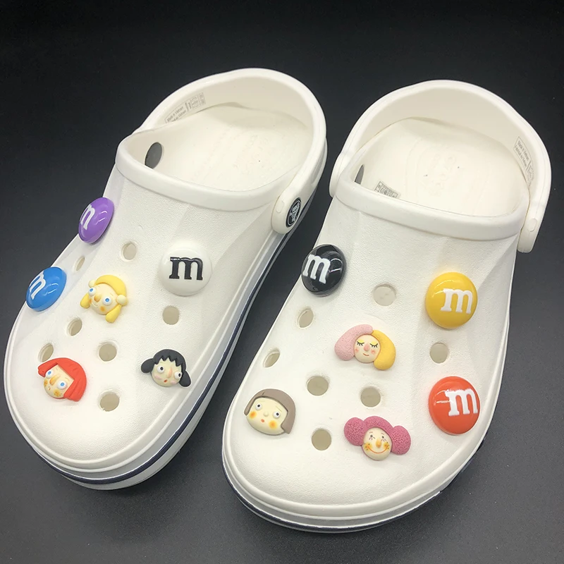 

Bundle Cute DIY Shoes Charms for Croc All-match Funny Girl Clogs Shoe Buckle Fashion Quality Croc Charms Designer 2021 Hot Sale